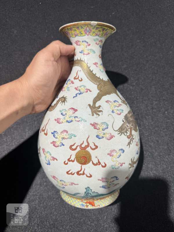 清咸丰 白釉轧道粉彩云龙纹玉壶春瓶 - 图5